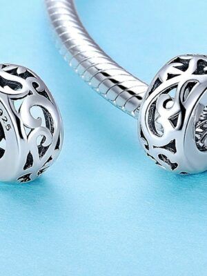 Charm espaceur en argent ajouré d'arabesques