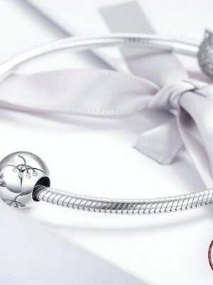 Charm perle ronde en argent ornée de fins cristaux